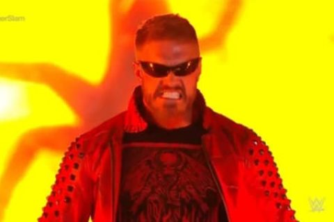 现任WWE明星支持艾吉赢得WWE世界重量级冠军