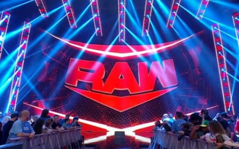 WWE暗示顶级派系可能会有新成员的加入