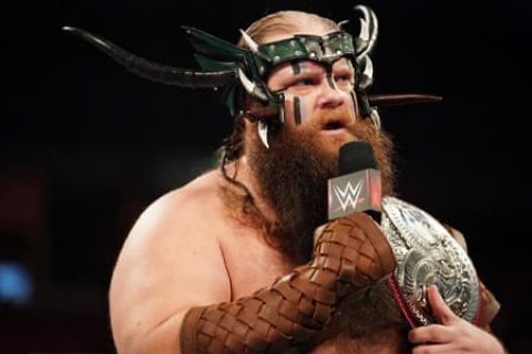 两位WWE选手最近备受欢迎，并且得到了WWE制片人的欣赏