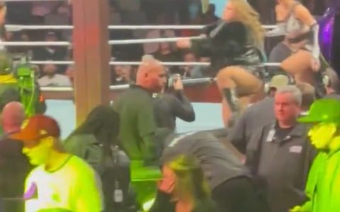 WWE女选手在今天RAW上露了屁屁，并透露参加皇家大赛男子组的心愿