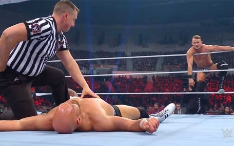 WWE RAW现场比赛因乔瓦尼·文奇受伤紧急停止