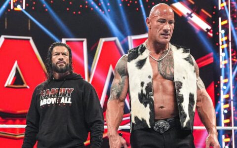 WWE RAW第1610期：巨石强森联合罗曼雷恩斯暴揍科迪罗兹和罗林斯