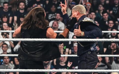 WWE SmackDown第1289期：AJ斯泰尔斯掌掴科迪罗兹、兰迪奥顿和欧文斯大战血统家族