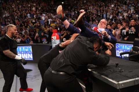 CM朋克和三位WWE明星可能会在SmackDown事件后援助保罗·海曼