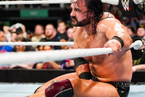 德鲁·麦金泰尔在WWE“城堡决战”结束后失控