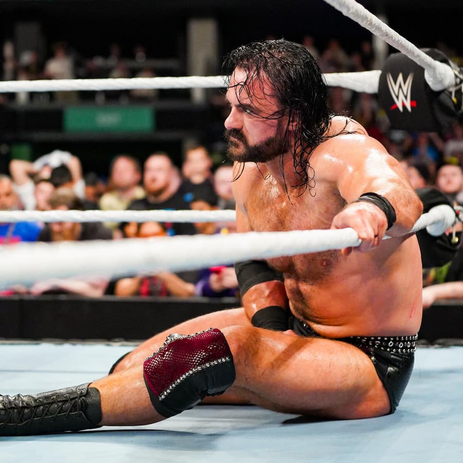 德鲁·麦金泰尔在WWE“城堡决战”结束后失控