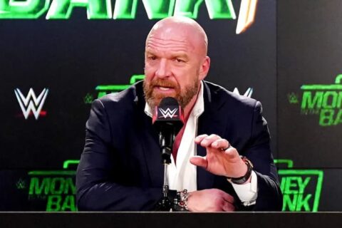 今天WWE RAW上一位摔角手意外受伤