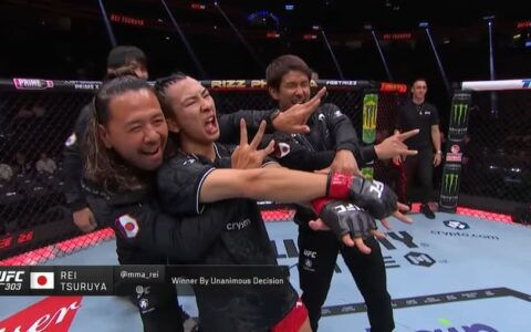 WWE选手中邑真辅现身UFC 303，为鹤屋怜助阵