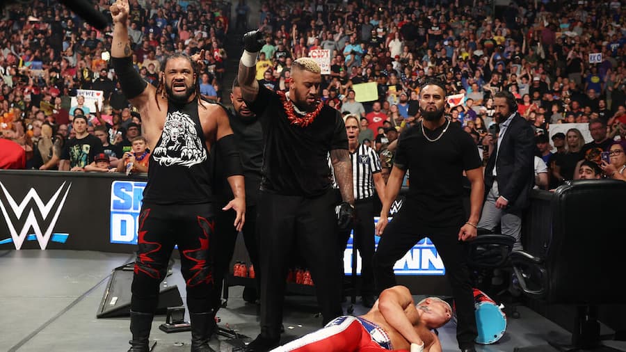 WWE SmackDown第1300期：血脉摧毁了科迪·罗兹和凯文·欧文斯