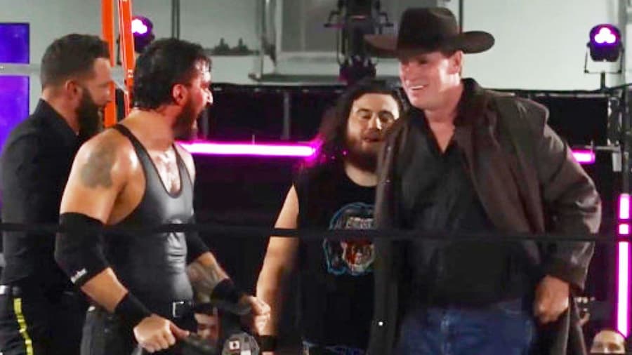 WWE名人堂成员JBL惊喜现身独立摔角赛事,宝刀未老再展地狱式金臂勾!