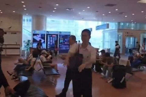 惊魂一刻！杰·乌索机场偶遇狂热粉丝，吓到”花容失色”