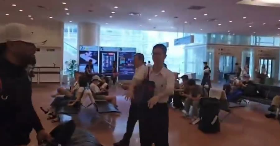惊魂一刻!杰·乌索机场偶遇狂热粉丝,吓到"花容失色"