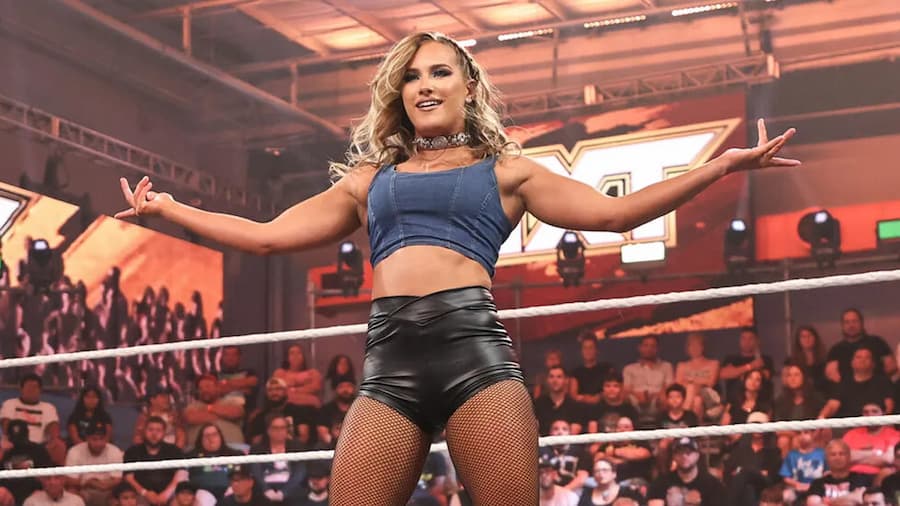 WWE 录制现场突发意外:法伦·亨利疑似受伤