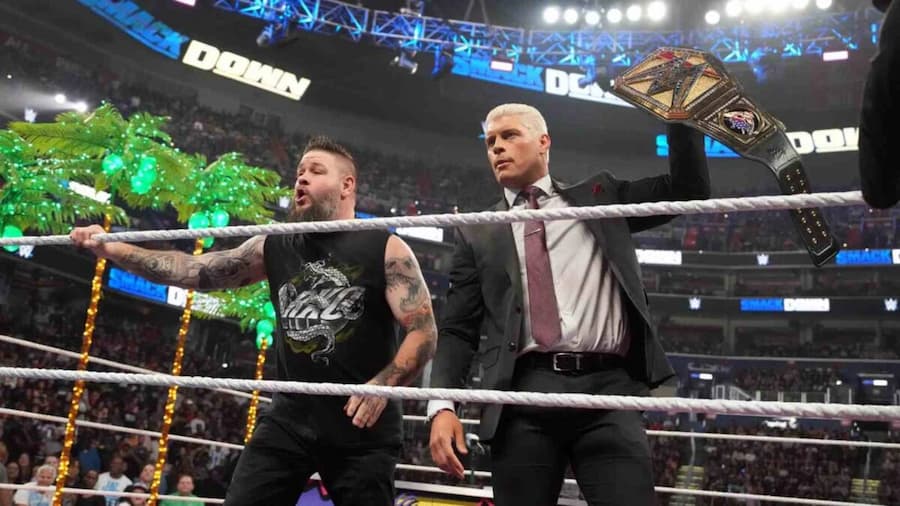 WWE最新动态:雅各布·法图成索罗·斯科亚打手,双重背叛即将上演?