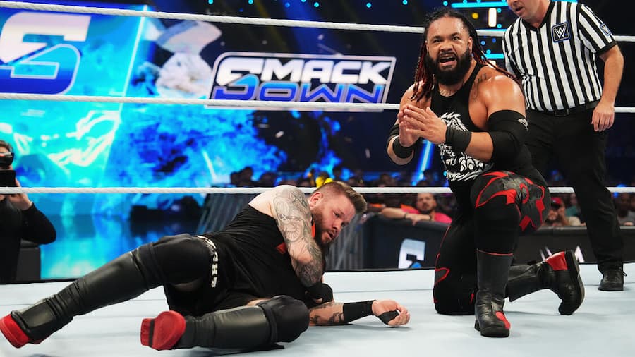 WWE SmackDown第1310期:法图利用罗兹的干扰确保血脉队战胜了奥顿和欧文斯