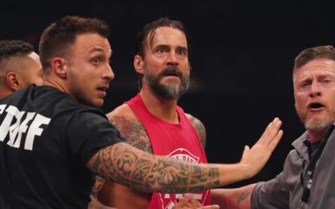 朋克回归WWE内幕大揭秘：HHH竟让他往鲨鱼笼里钻？！