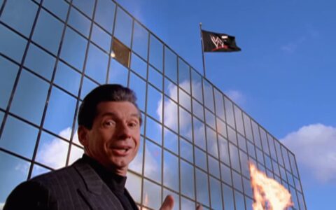 WWE老总部遭“洗劫”：少年潜入旧址，泰坦大厦竟成法外之地？