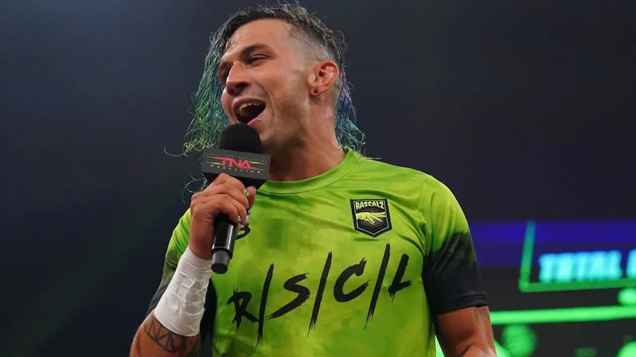 因自拍丑闻被炒鱿鱼?WWE巨星强势回归,上演“救赎”大戏!