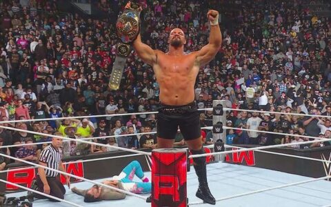 WWE RAW第1639期：布朗布雷克几百杰乌索，成为新任洲际冠军