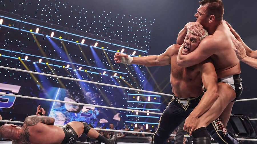 WWE SmackDown第1315期:凯文欧文斯和冈瑟袭击了科迪罗兹和兰迪奥顿