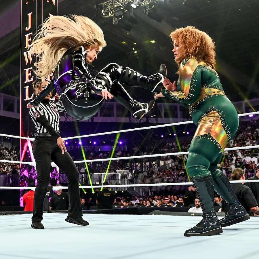 莉芙·摩根和尼亚·贾克斯(Nia Jax)