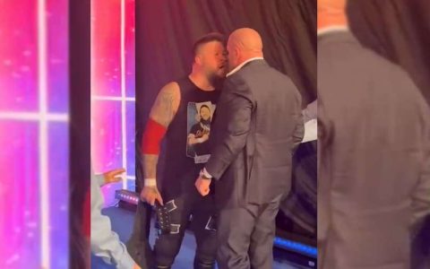 凯文欧文斯和Triple H