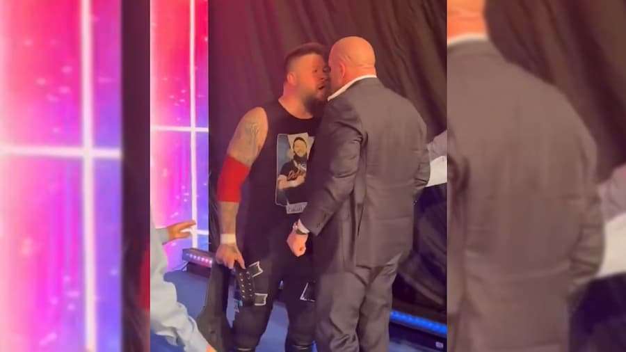凯文欧文斯和Triple H