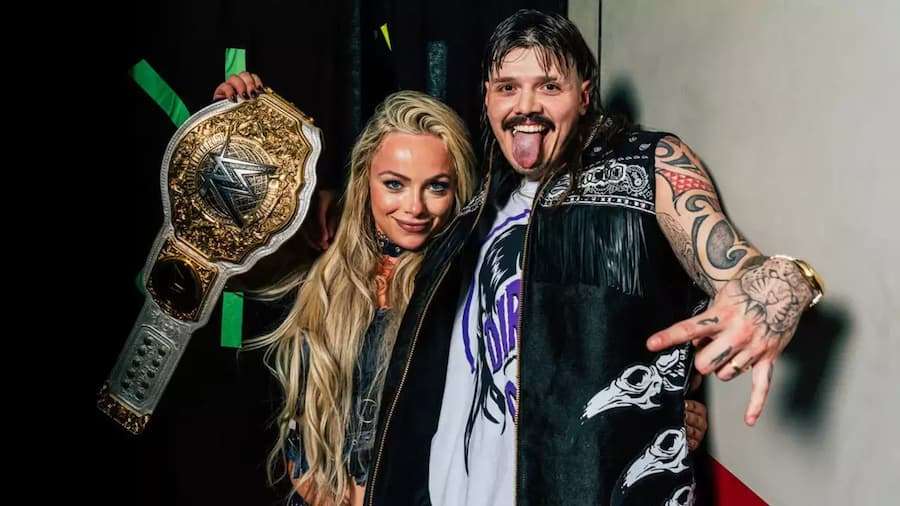 莉芙·摩根(Liv Morgan)背叛多米尼克·神秘欧(Dominik Mysterio)