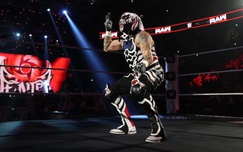 Penta亮相WWE《RAW》引发后台不满，兄弟Rey Fenix送上祝福