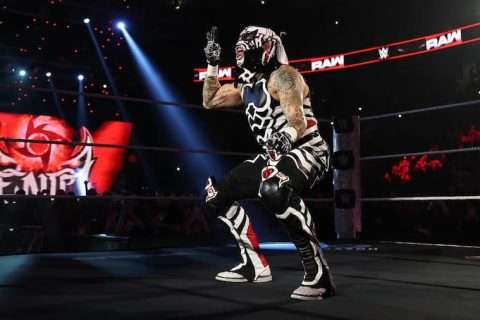 Penta亮相WWE《RAW》引发后台不满，兄弟Rey Fenix送上祝福