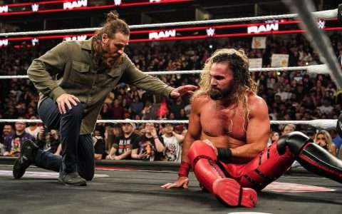 WWE RAW第1652期：德鲁麦金泰尔对扎恩发起猛烈攻击，扎恩意外击倒了罗林斯