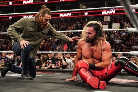 WWE RAW第1652期：德鲁麦金泰尔对扎恩发起猛烈攻击，扎恩意外击倒了罗林斯