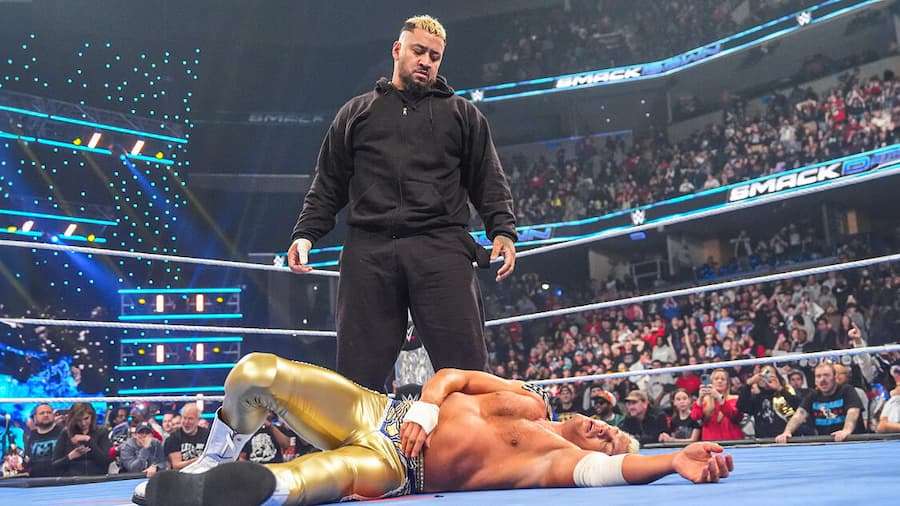 索罗·西科亚 (Solo Sikoa) 回归 SmackDown,并用萨摩亚长矛袭击了科迪·罗兹 (Cody Rhodes)
