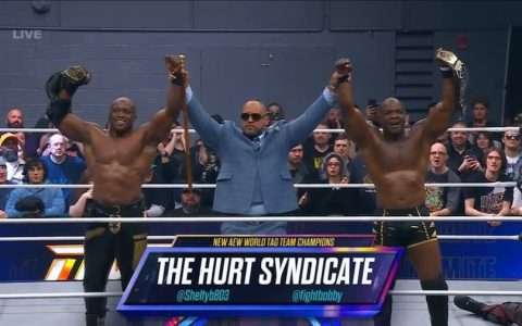 伤痛集团在 Dynamite 中首次成功卫冕 AEW 世界双打冠军