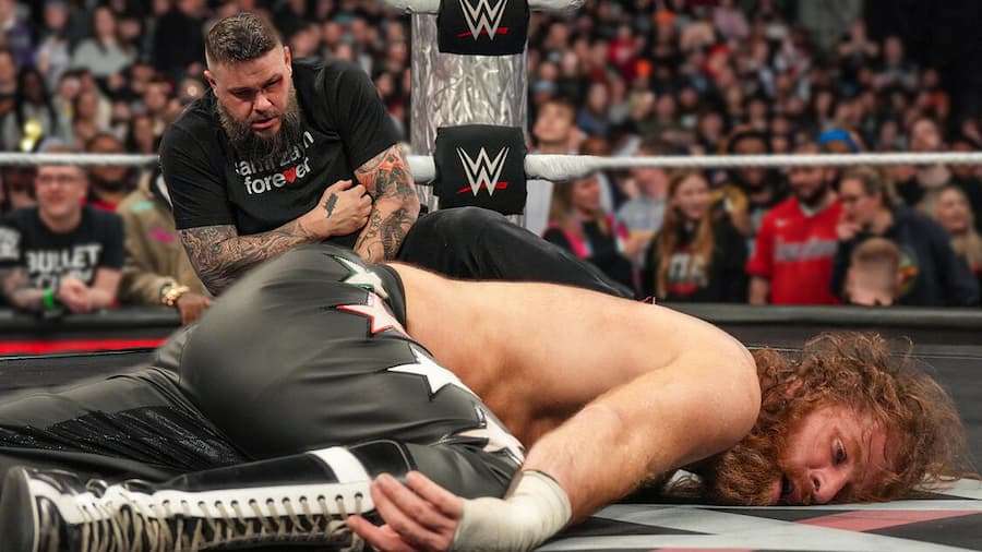 凯文·欧文斯突袭萨米·辛震惊WWE粉丝！