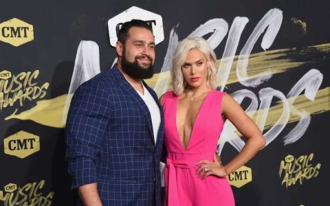 CJ“拉娜”佩里暂不随鲁瑟夫一同回归WWE