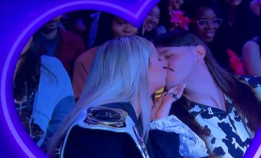 丽芙·摩根(Liv Morgan)和多米尼克·密斯特里奥(Dominik Mysterio)