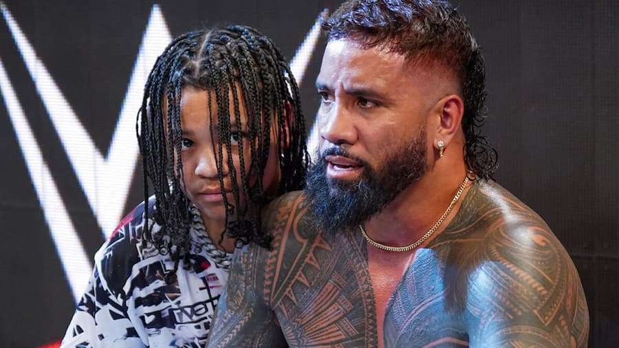 杰乌索(Jey Uso)与他的小儿子杰斯(Jace)