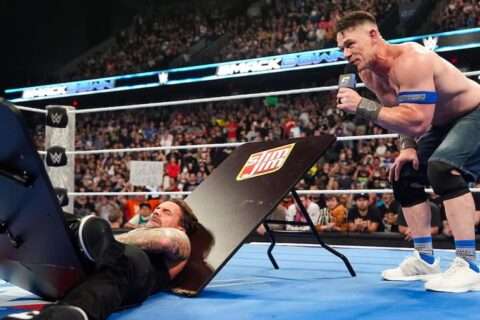 约翰·塞纳在WWE SmackDown中对CM朋克进行“反向炸弹”式演讲，提及AEW、TNA明星