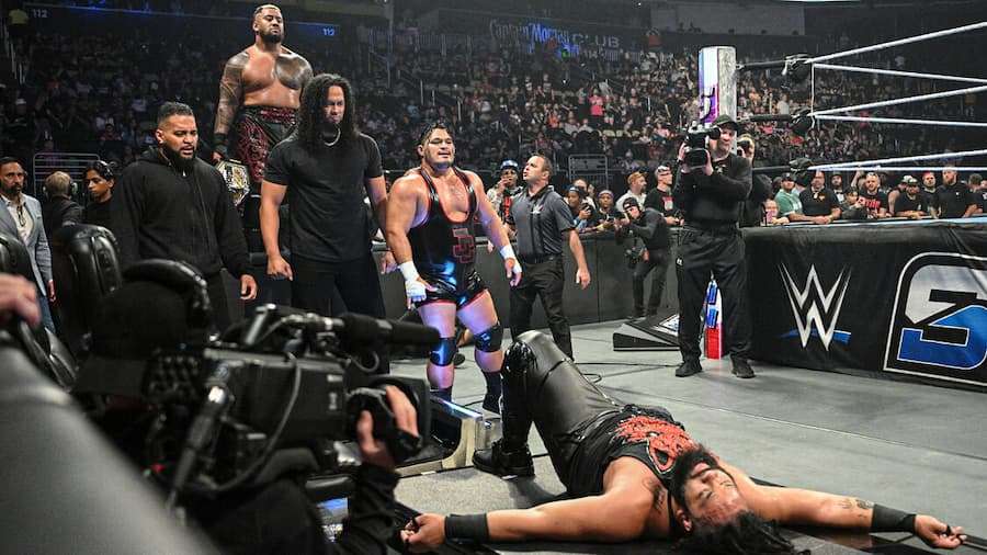 WWE SmackDown第1350期：索罗西科亚带领团队摧毁了狼人法图