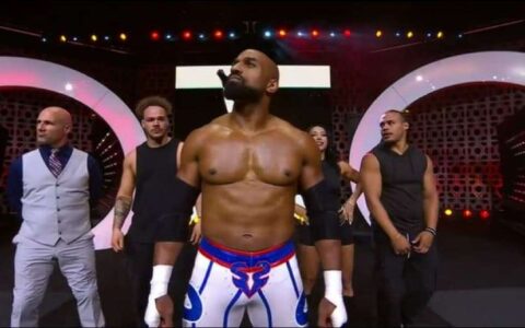 天蝎座斯凯（Scorpio Sky）携新团队重返AEW