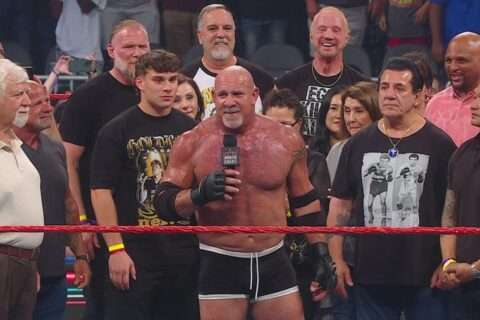 “王大锤真的不喜欢这家伙！”WWE“羞辱”高柏退役赛，摔迷怒火中烧