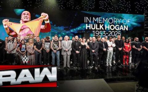 RAW开播前夕，CM朋克亲吻WWE巨星的画面引爆社交媒体！