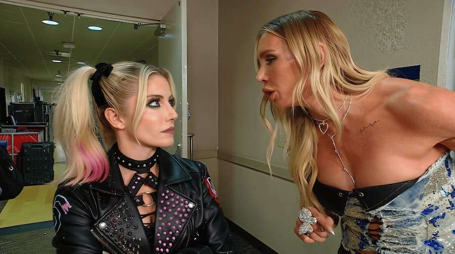 阿莱克萨·布利斯(Alexa Bliss)与另一位WWE明星却明确表示,她们之间并非朋友关系。
布利斯与夏洛特·弗莱尔(Charlotte Flair)