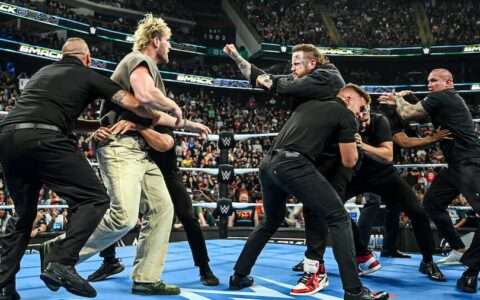 WWE SmackDown第1354期：兰迪·奥顿和杰利罗尔 和洛根·保罗以及德鲁·麦金太尔大打出手