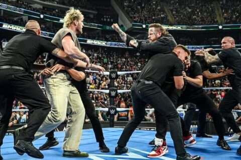 WWE SmackDown第1354期：兰迪·奥顿和杰利罗尔 和洛根·保罗以及德鲁·麦金太尔大打出手