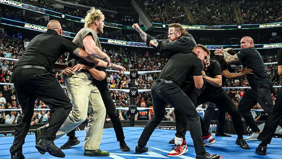 WWE SmackDown第1354期:兰迪·奥顿和杰利罗尔 和洛根·保罗以及德鲁·麦金太尔大打出手