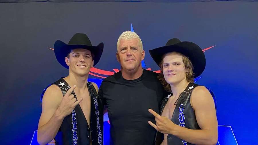 达斯蒂·罗兹(Dusty Rhodes)外孙的韦恩·罗兹(Wayne Rhodes)和怀亚特·罗兹(Wyatt Rhodes)