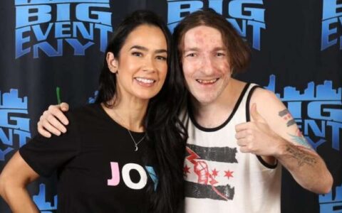 触碰底线！AJ Lee怒斥变态粉丝制作AI合成接吻视频，当事人竟以此为荣拒不删除！