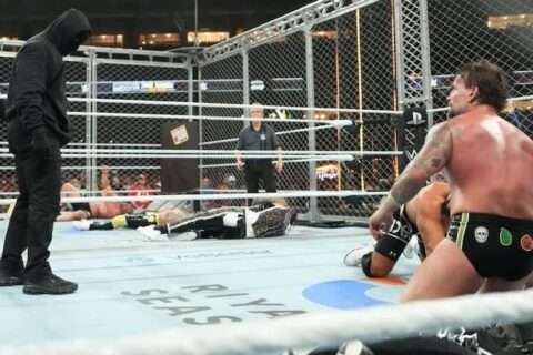 “蒙面人”真身不止一个？WWE 迷雾重重的剧情大揭秘！